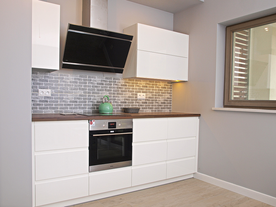Kuchnia na wymiar Warszawa — styl loft, cegła i drewno 3