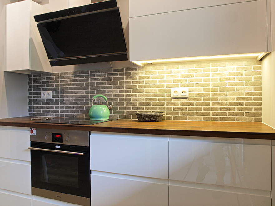 Kuchnia na wymiar Warszawa — styl loft, cegła i drewno 8
